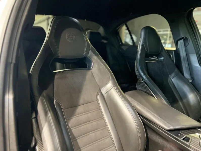 2017 Alfa Romeo Giulia Quadrifoglio full