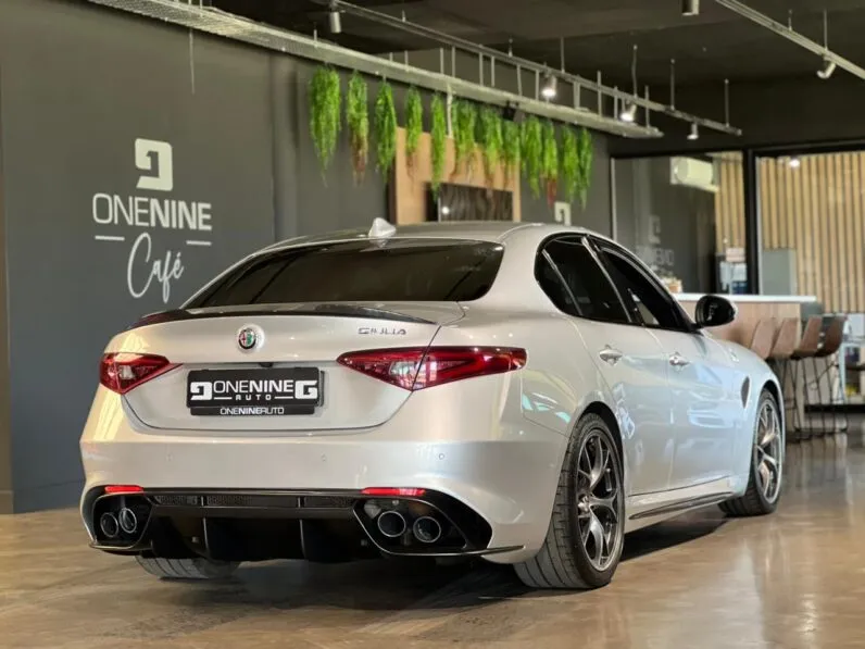 2017 Alfa Romeo Giulia Quadrifoglio full