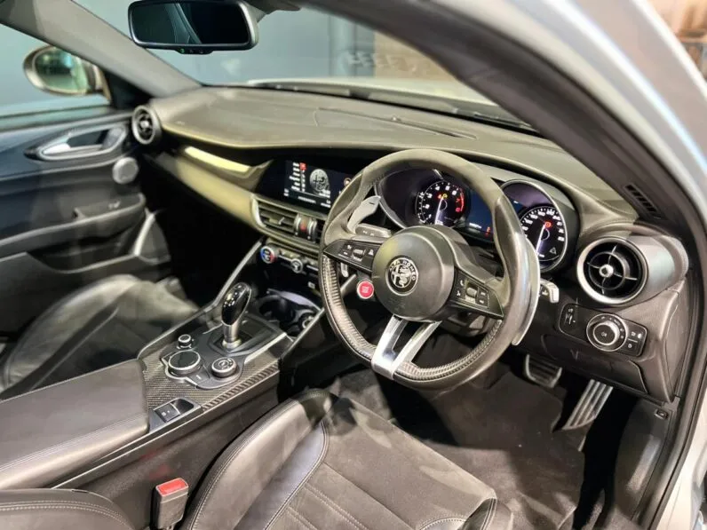 2017 Alfa Romeo Giulia Quadrifoglio full