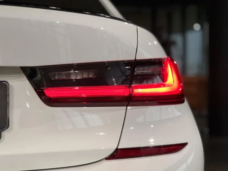 2019 BMW 3 Series 330d M Sport full