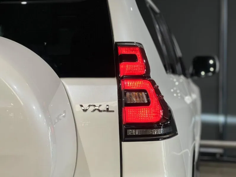 2017 Toyota Land Cruiser Prado 3.0DT VX-L full