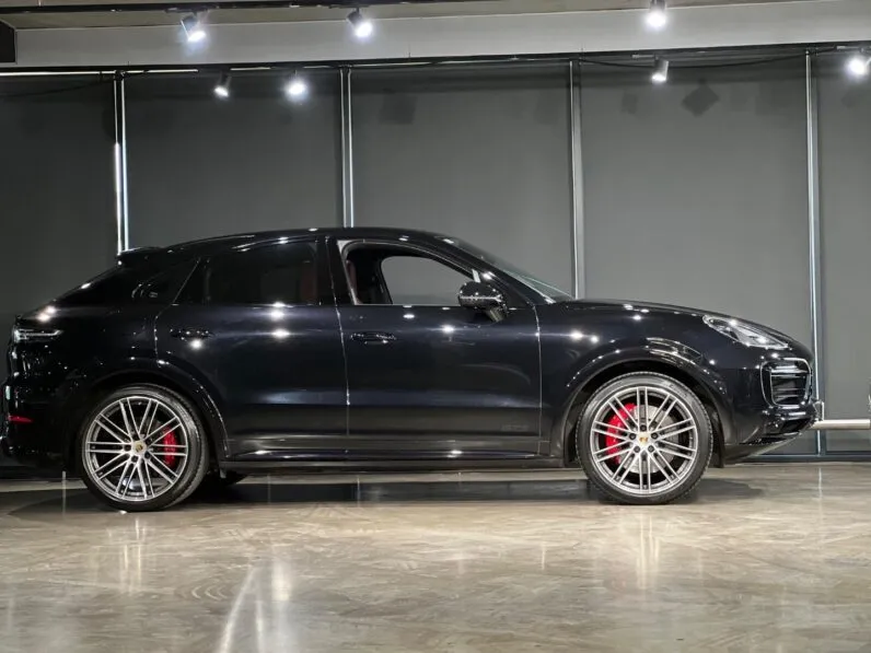 2022 Porsche Cayenne GTS Coupe full