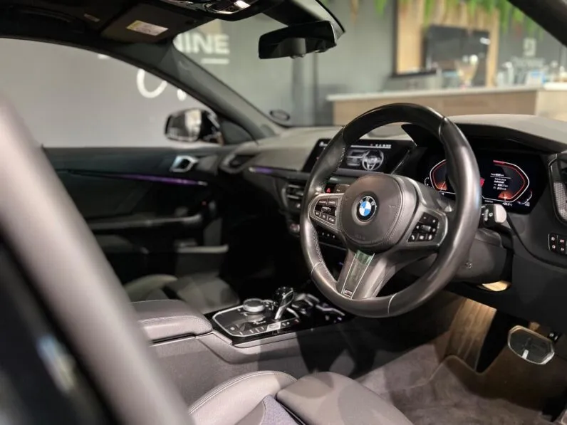 2023 BMW 1 Series 118i M Sport full