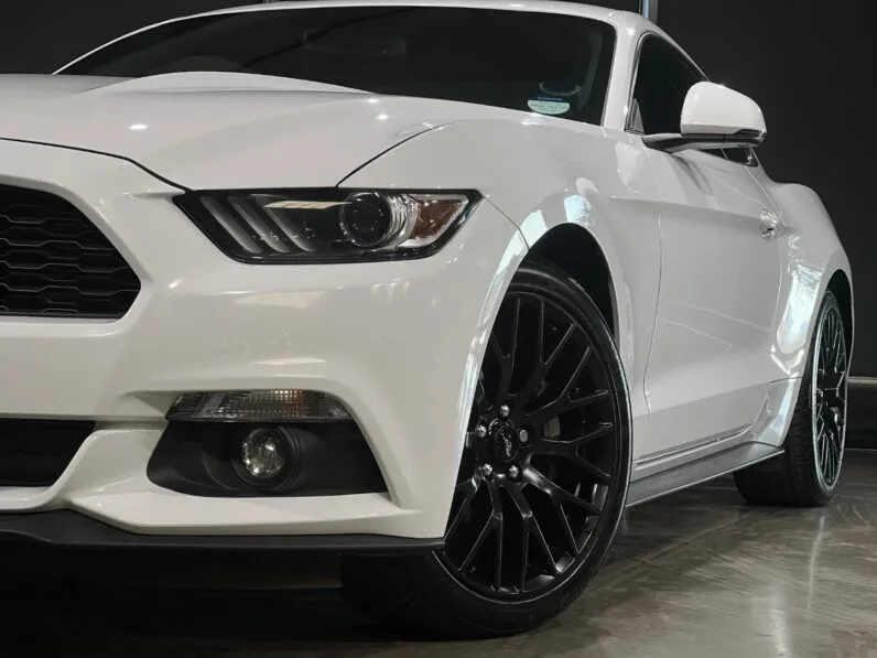 2018 Ford Mustang 2.3T Fastback full