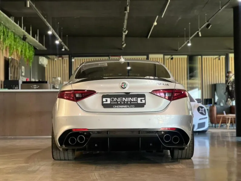 2017 Alfa Romeo Giulia Quadrifoglio full