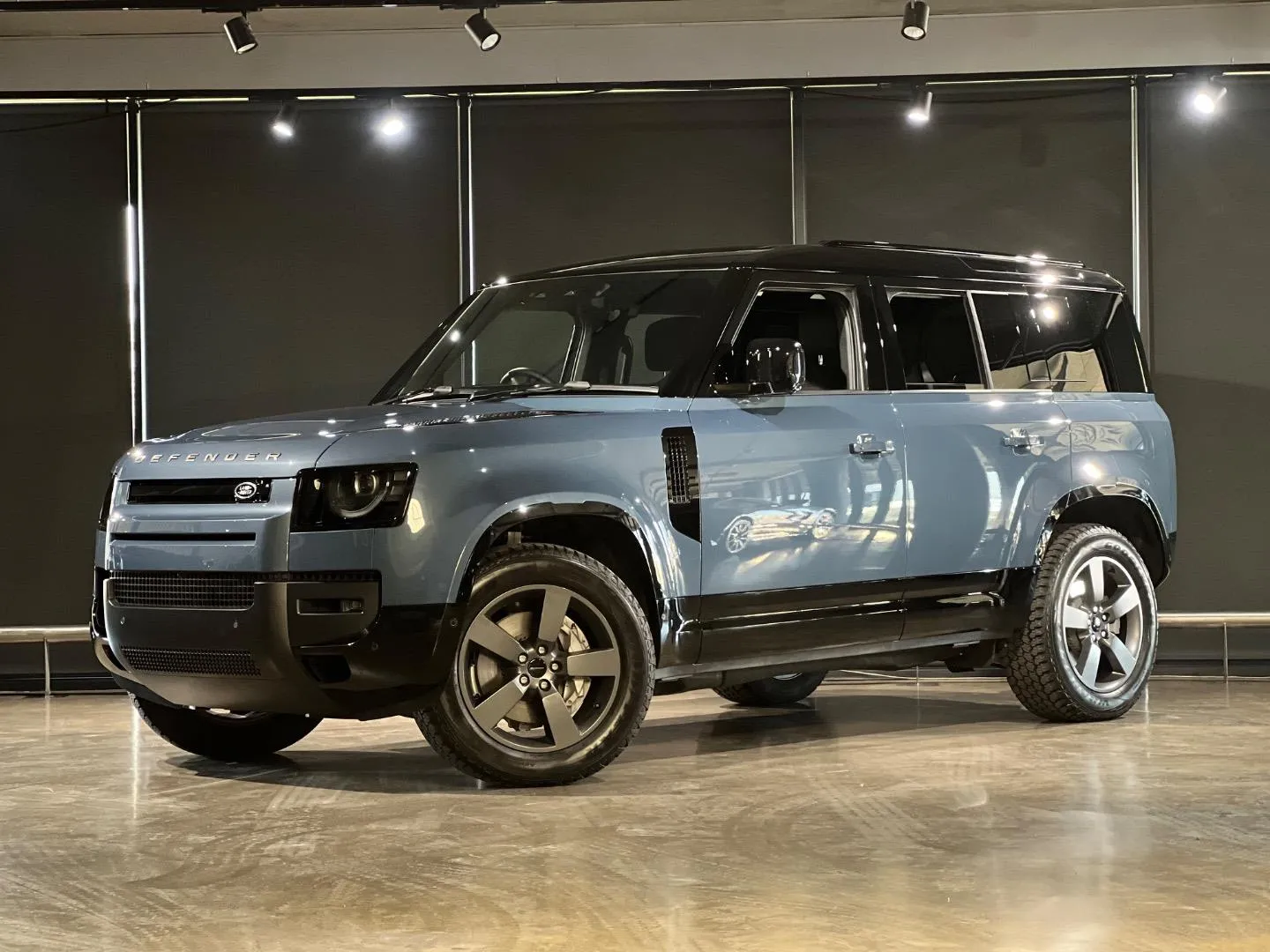 2026 Land Rover Defender 110 D350 X-Dynamic HSE
