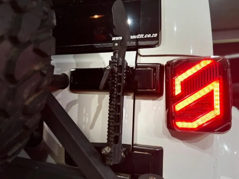 2017 Jeep Wrangler Unlimited 3.6L Sahara full