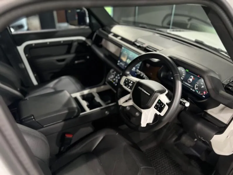 2025 Land Rover Defender 130 D350 X-Dynamic HSE full