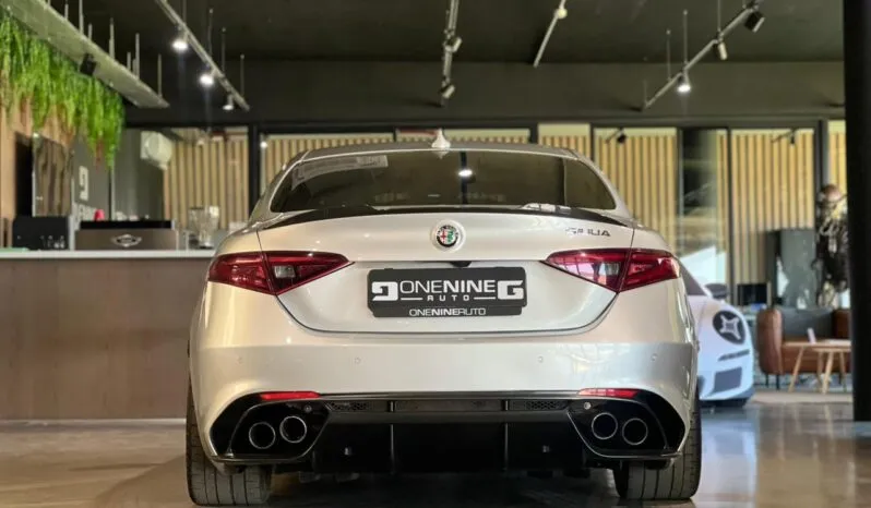 2017 Alfa Romeo Giulia Quadrifoglio full