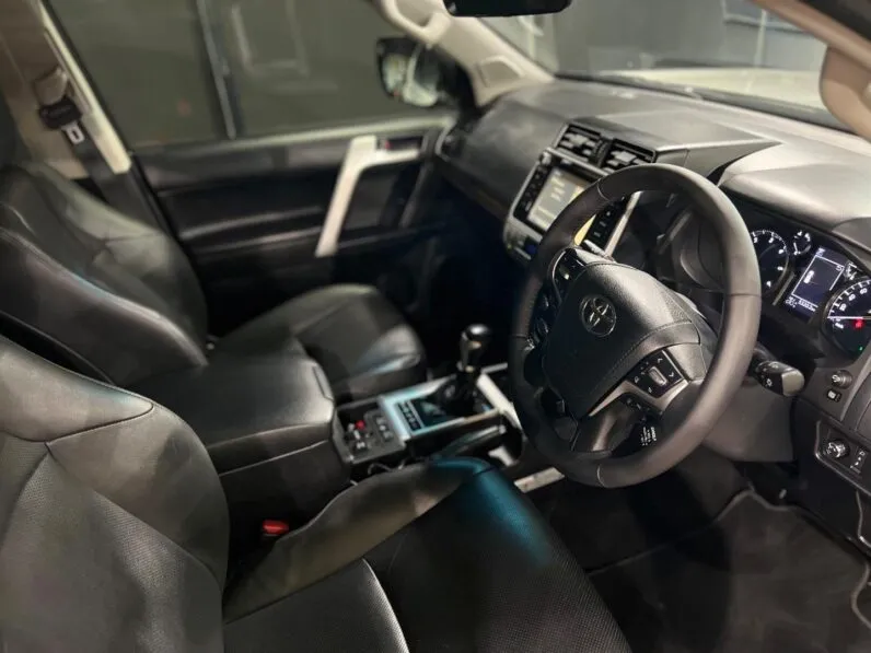 2017 Toyota Land Cruiser Prado 3.0DT VX-L full
