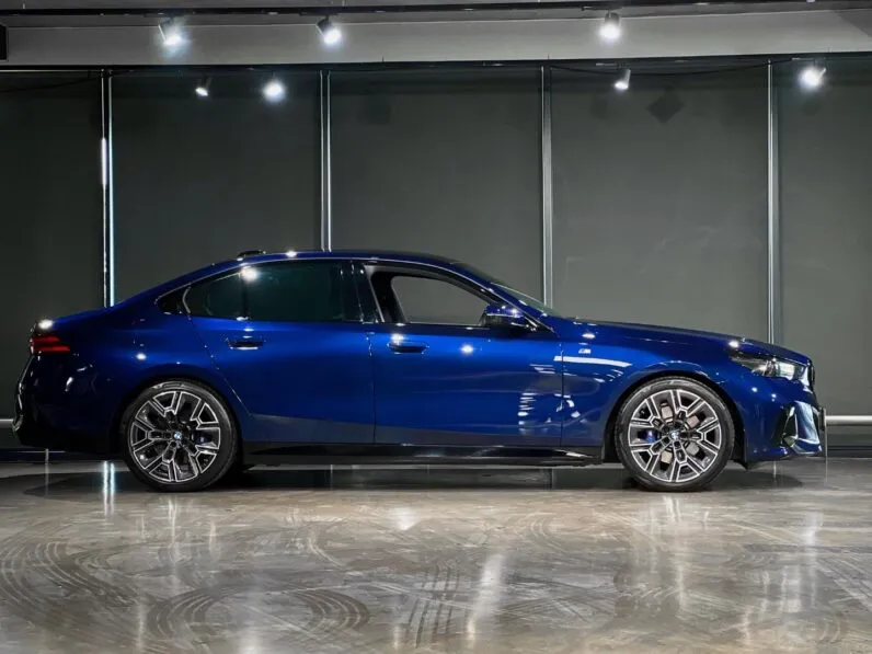 2024 BMW 5 Series 520d M SPORT PRO full