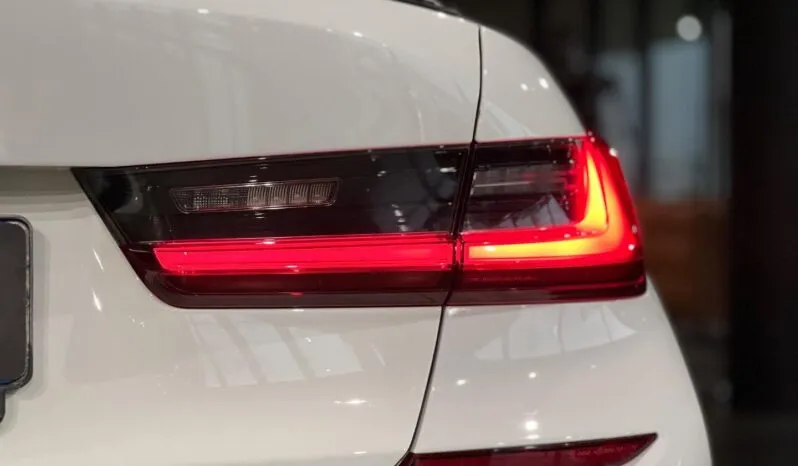 2019 BMW 3 Series 330d M Sport full